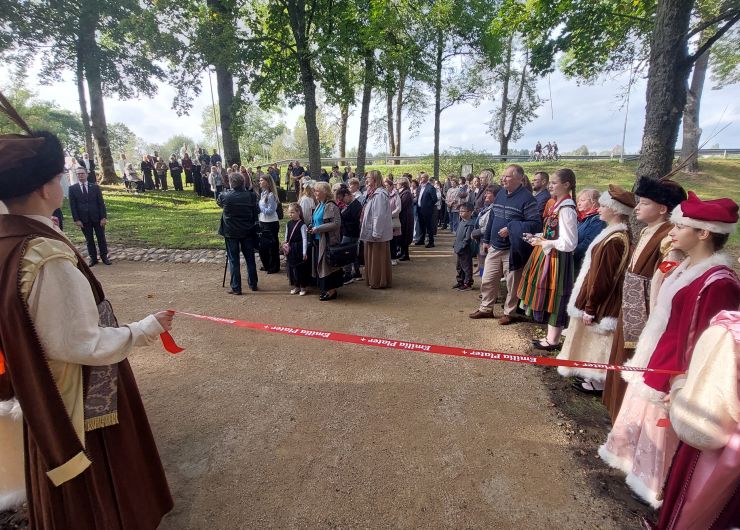 Odsłonięcie ścieżki spacerowej im. Emilii Plater w Liksnie