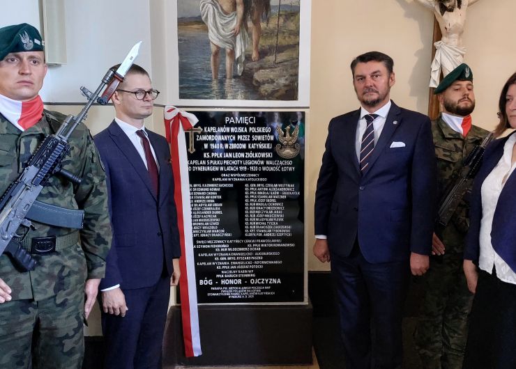 Uroczyste odsłonięcie i poświęcenie tablicy upamiętniającej Kapelanów Katyńskich